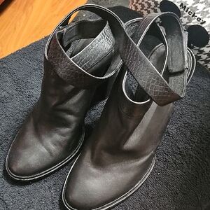 Kenneth Cole Black Textured Strap Ankle Boots